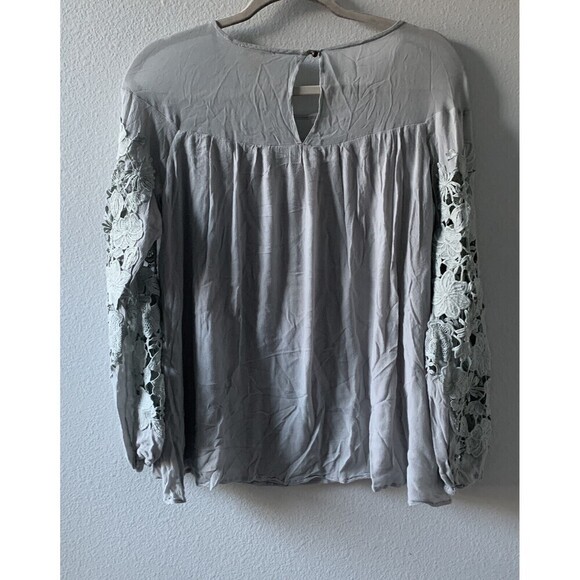 Sundance Womens Size XS Gray Crochet Sleeves Blouse Top - Picture 3 of 6